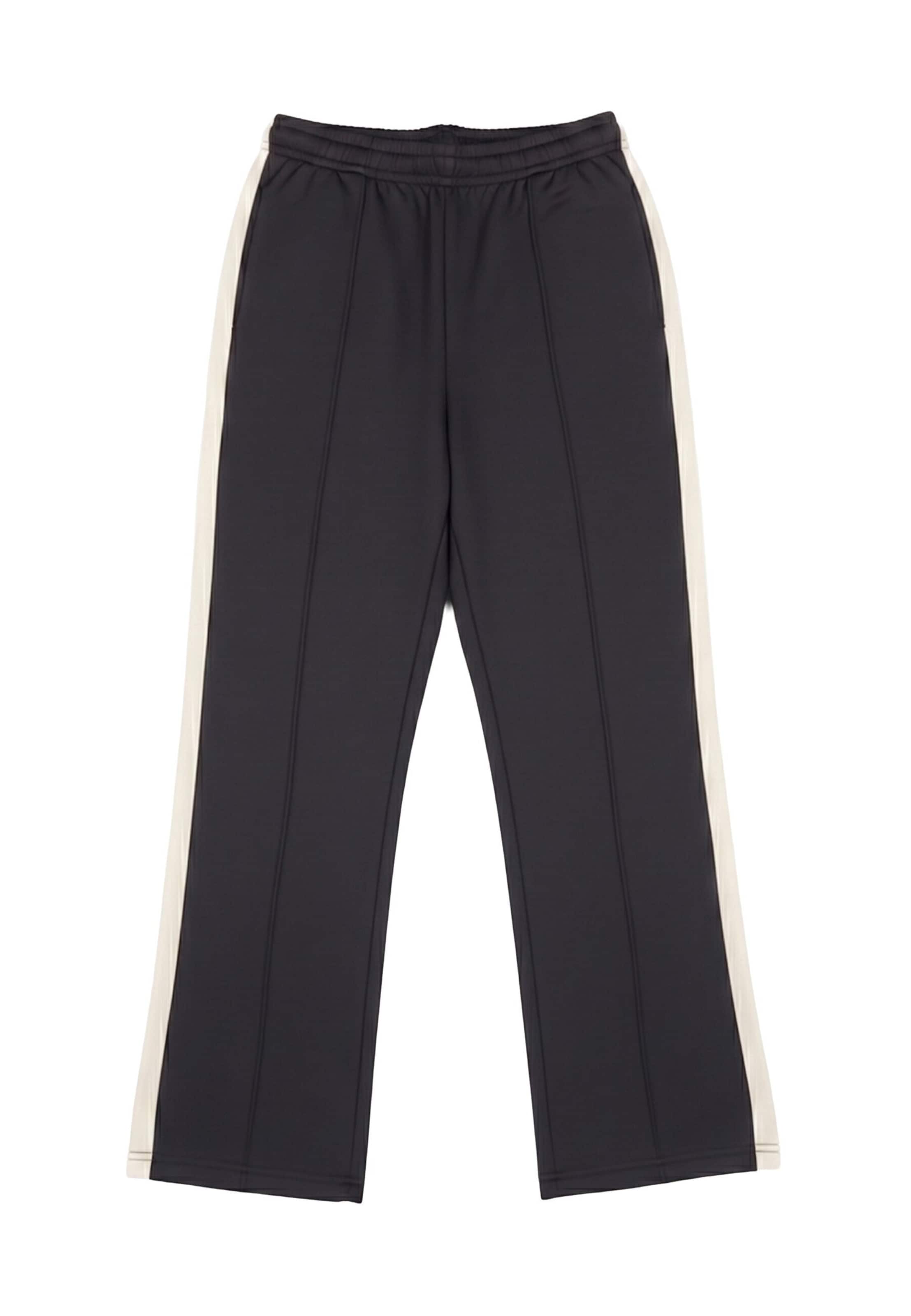 Urban Classics Hose in Schwarz: Vorderseite