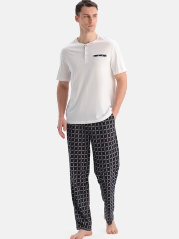 Dagi Pitkä pyjama värissä valkoinen