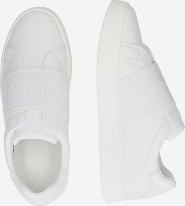Calvin Klein - Zapatillas sin cordones en blanco
