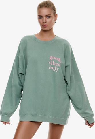 Worldclassca Sweatshirt in Grün: Vorderseite