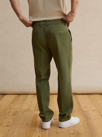 DAN FOX APPAREL Regularen Hlače na rob 'Jannek' | zelena barva