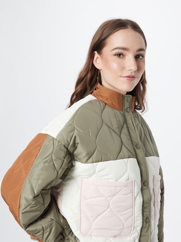 Coster Copenhagen Overgangsjakke 'Patchwork padded jacket' i grøn