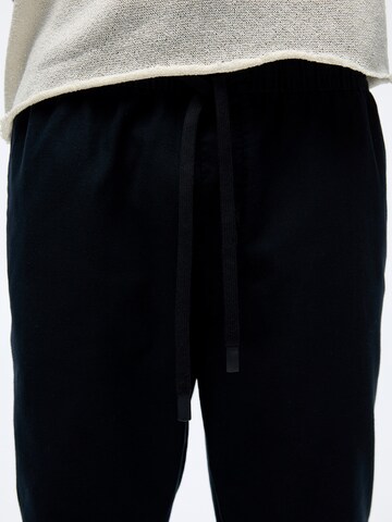 Tapered Pantaloni di Pull&Bear in blu