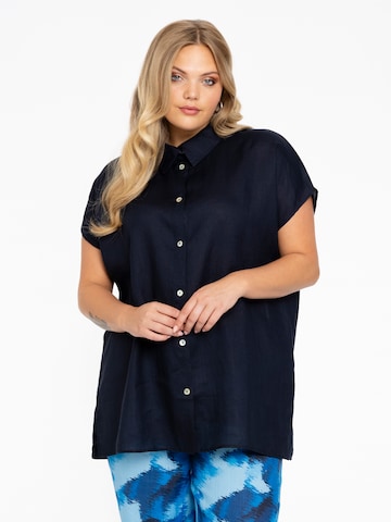 Yoek Blouse in Blauw: voorkant