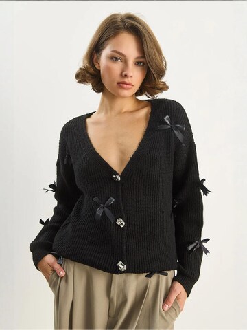 Bianco Lucci Strickjacke in Schwarz: Vorderseite