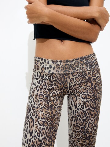 Pull&Bear Flared Hose in Braun