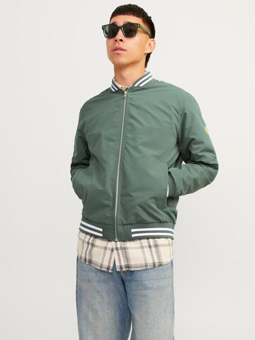 JACK & JONES Tussenjas 'MARBELLA' in Groen: voorkant