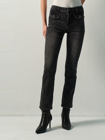 Coupe slim Jean KOROSHI en noir : devant