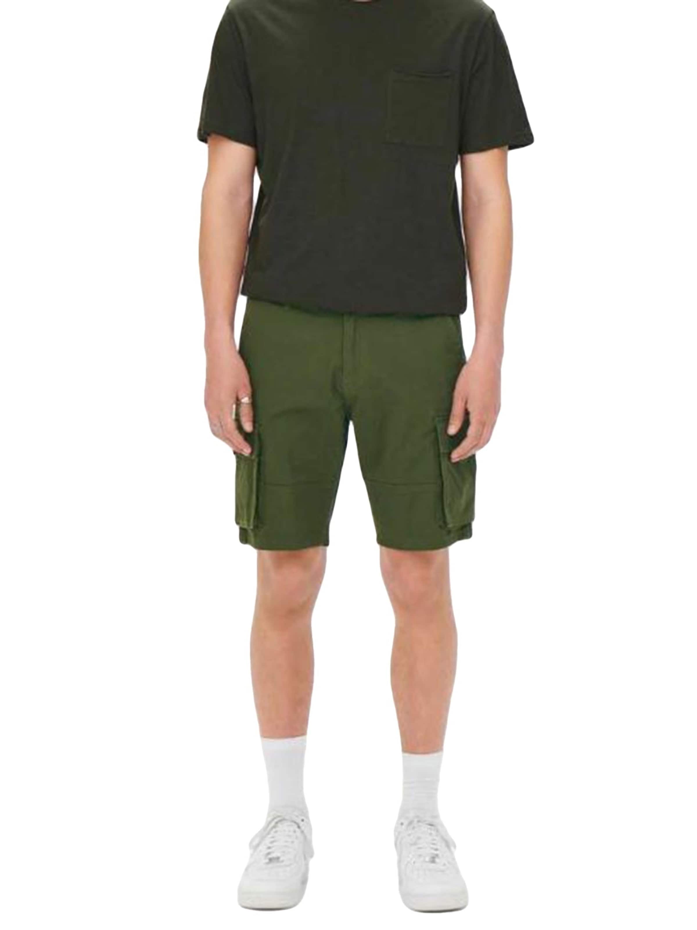 Only & Sons Baggy Broek 'ONSCAM STAGE CARGO SHORTS PK 6689 NOOS OLIVE NIGHT' in Groen: voorkant