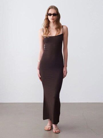 Robe Dilvin en marron : devant