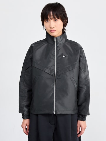 Nike Sportswear Преходно яке в черно: отпред
