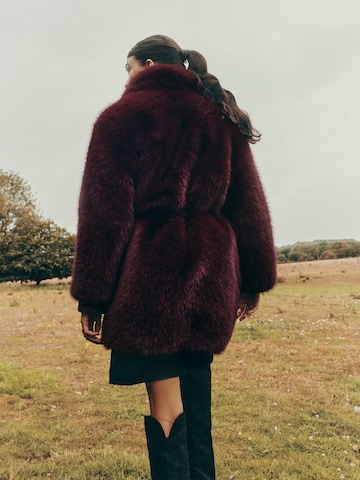 Friends Like These Mantel in Rot