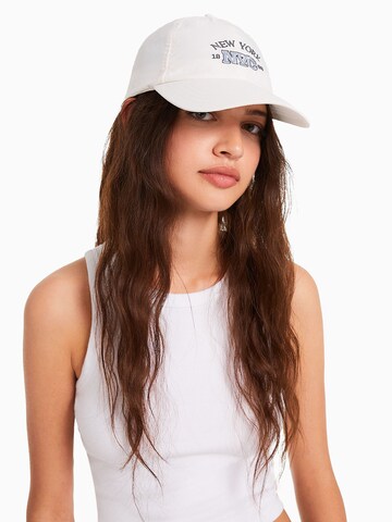 Bershka Cap in Weiß