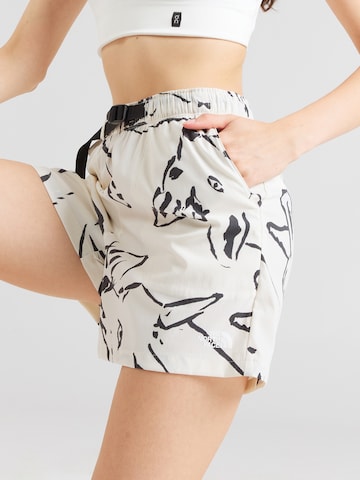 Regular Pantalon de sport THE NORTH FACE en blanc