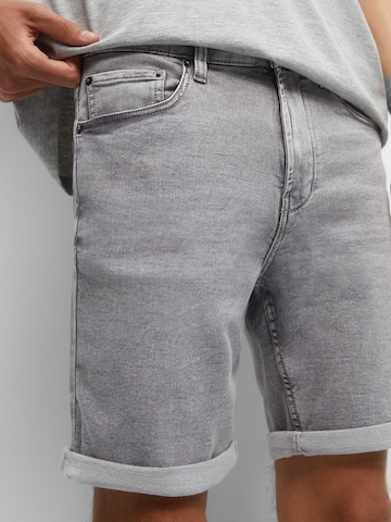 Regular Jean Pull&Bear en gris