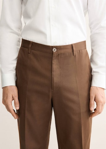 MANGO MAN Regular Pleat-Front Pants in Brown