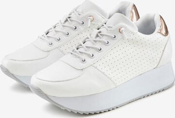 LASCANA Sneakers in White