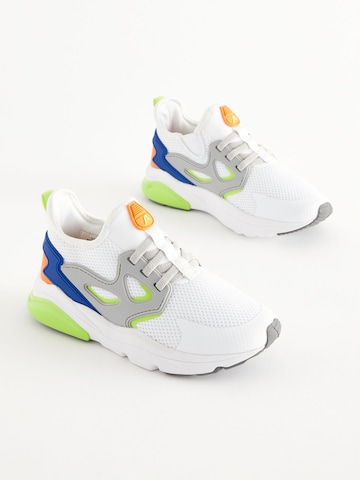 Baskets Next en blanc