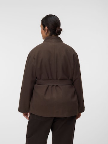 Vero Moda Curve - Abrigo de entretiempo 'VMCBabettenora' en marrón