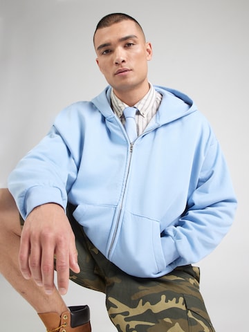 Veste de survêtement WEEKDAY en bleu : devant