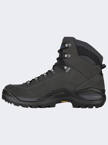 LOWA Boots in Grau