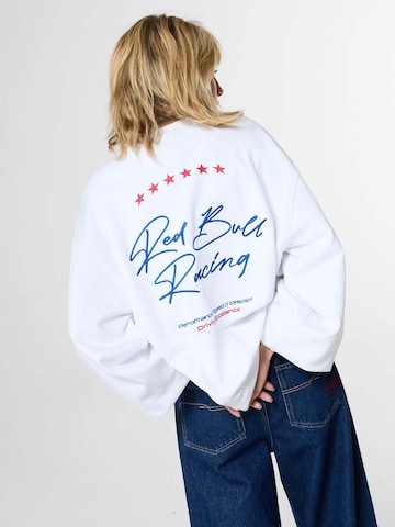 Red Bull Racing x Pepe Jeans Sweatshirt 'Driving' in Wit: voorkant