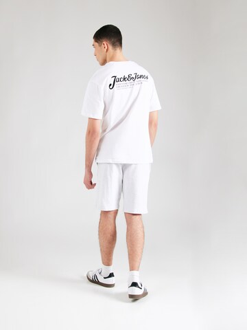 Trening 'JJBEAU' de la JACK & JONES pe alb