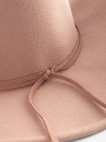 Next Hoed in Beige