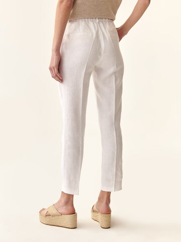 TATUUM Normalny krój Spodnie w kant 'Milo' w kolorze biały