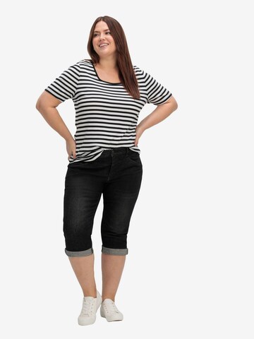 SHEEGO Slimfit Jeans in Schwarz