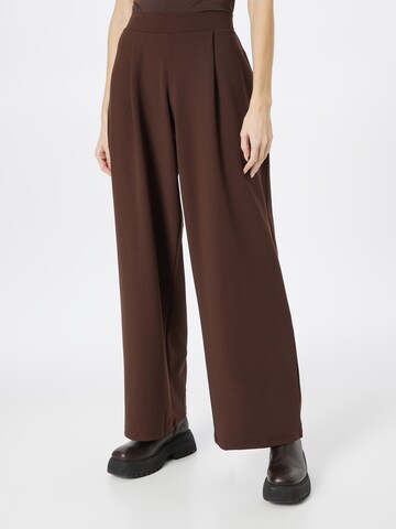 Wide Leg Pantalon à pince 'All In Crepe' NLY by Nelly en marron : devant