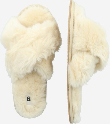 Gina Tricot Slippers in Beige