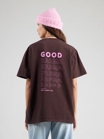 OH APRIL Póló 'Good Karma' - barna: elől