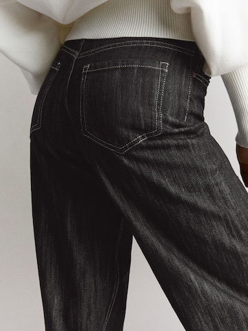 Barrel Jeans de la Bershka pe negru