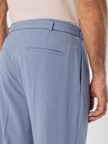 Antioch Loosefit Bundfaltenhose in Blau