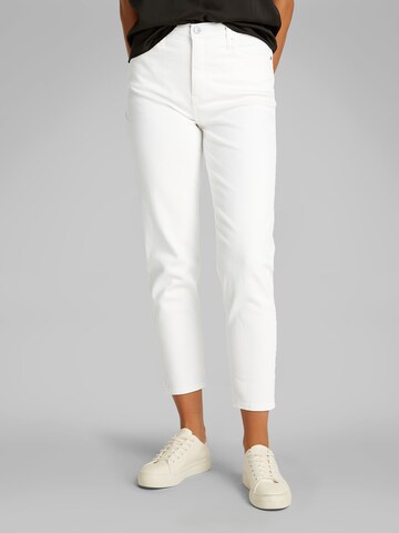 Calvin Klein Jeans Tapered Jeans in White: front