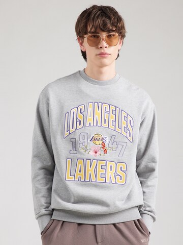 NEW ERA Sweatshirt 'NBA LOSLAK' i grå: framsida