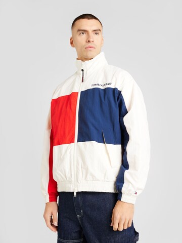 Tommy Jeans Tussenjas ' ARCHIVE GAMES' in Wit: voorkant