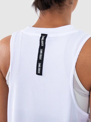 Haut de sport 'Hannah' Smilodox en blanc
