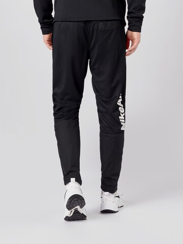 Effilé Pantalon de sport NIKE en noir