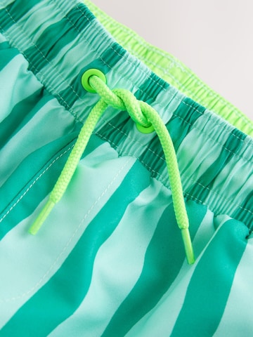 Protecție UV de la Next pe verde