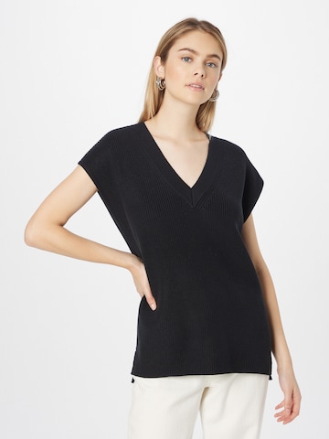 s.Oliver Sweater in Black: front