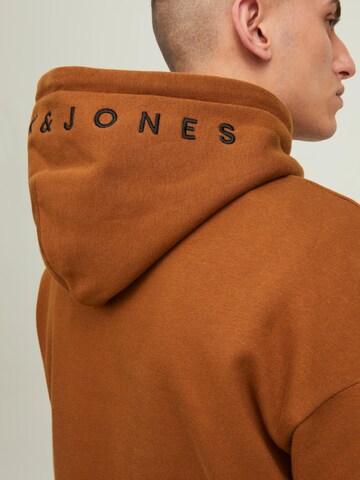 JACK & JONES Sweatshirt 'STAR ROOF' in Braun