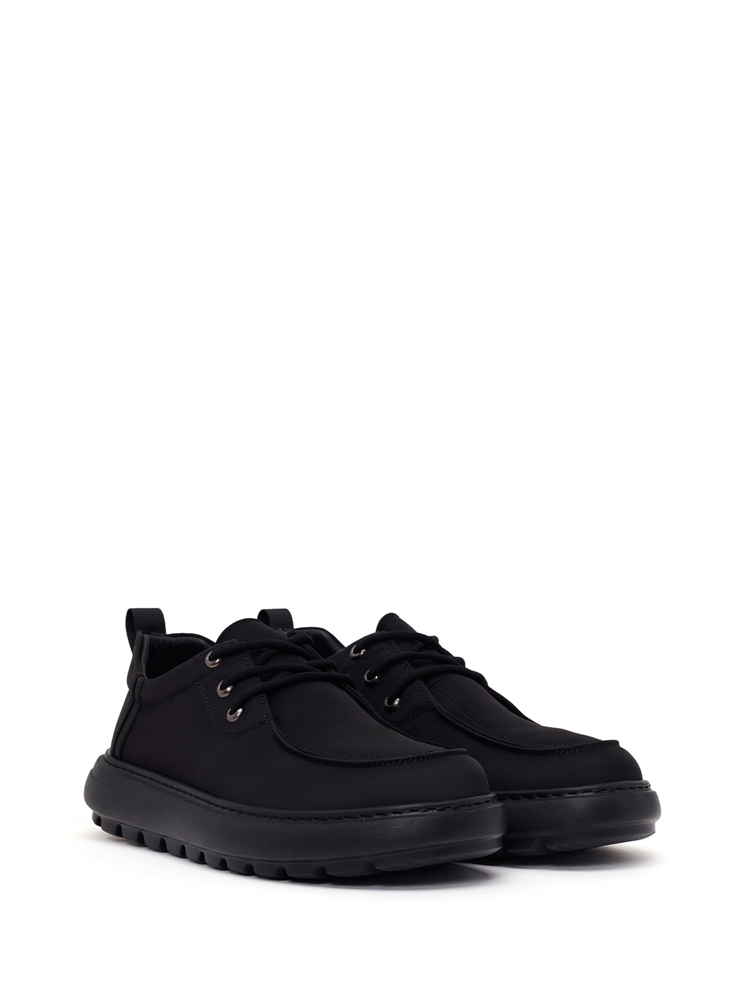 Derimod - Sapato com atacadores em preto
