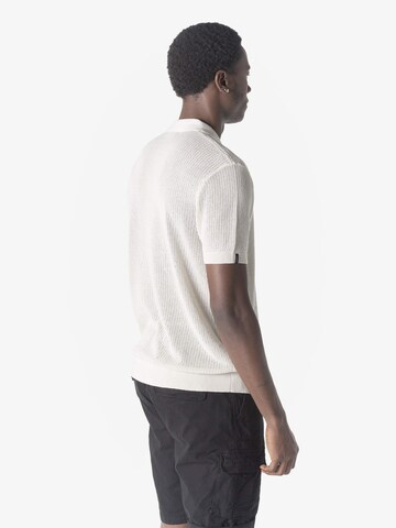 Tricou de la KOROSHI pe bej