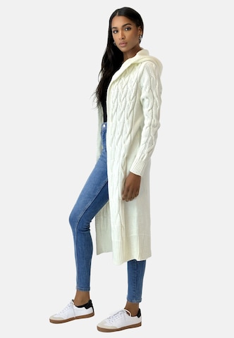 Manteau en tricot Elara en blanc