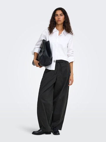 ONLY Regular Cargohose 'VESA' in Grau