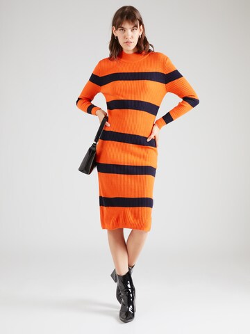 Robes en maille Trendyol en orange