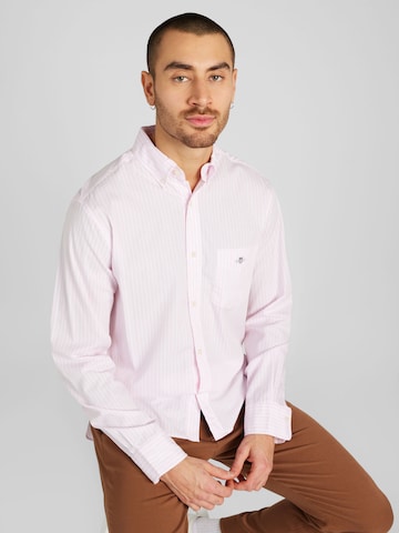 GANT - Ajuste regular Camisa de negocios en rosa: frente