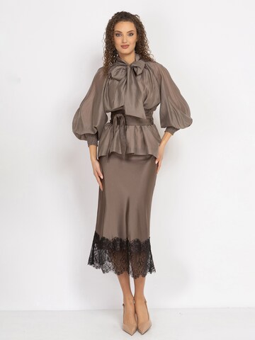 JIORO Blouse 'ESSENTIALS' in Bruin